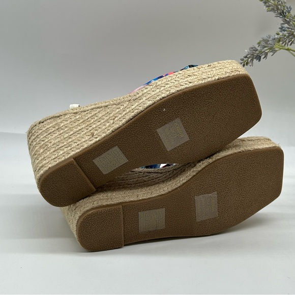 Journee Collection Surria Comfort Espadrille Platform Wedge Sandals Floral 7.5 M - Picture 4 of 5